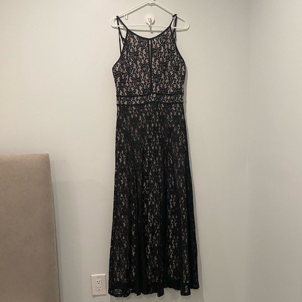 Women’s Lace Evening Gown